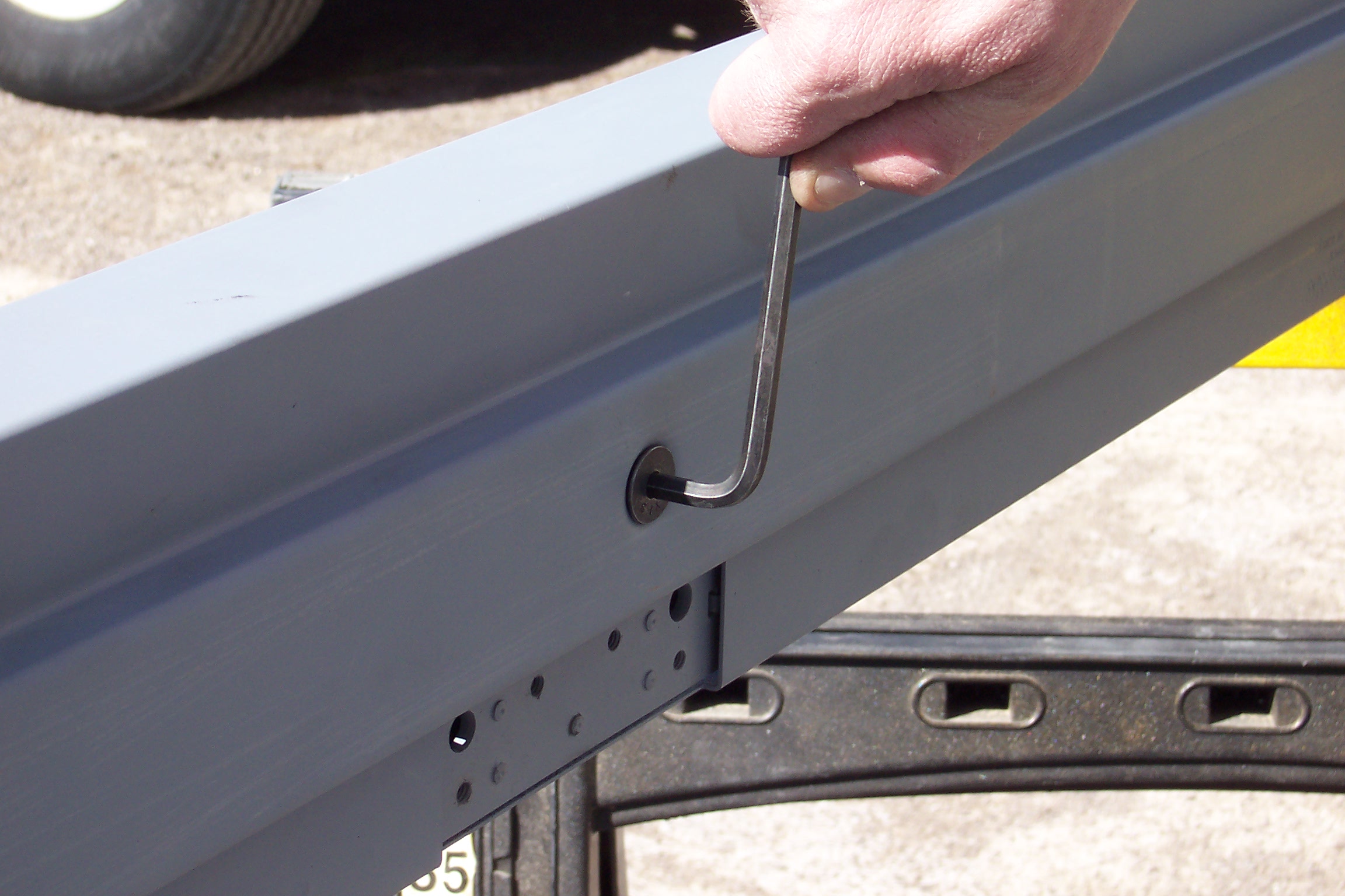 Door Frame Dimpler tool to dimple metal door frames.dimpling tool.